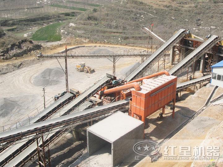 河南桐柏青石制砂現場產量250t/h，出料均勻